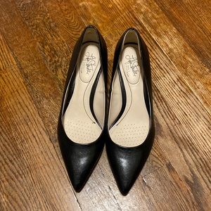 Lifestride Black Pointy Kitten Heels 8.5M